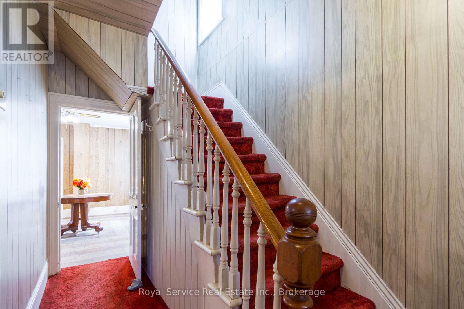 370 DIVISION STREET - 6