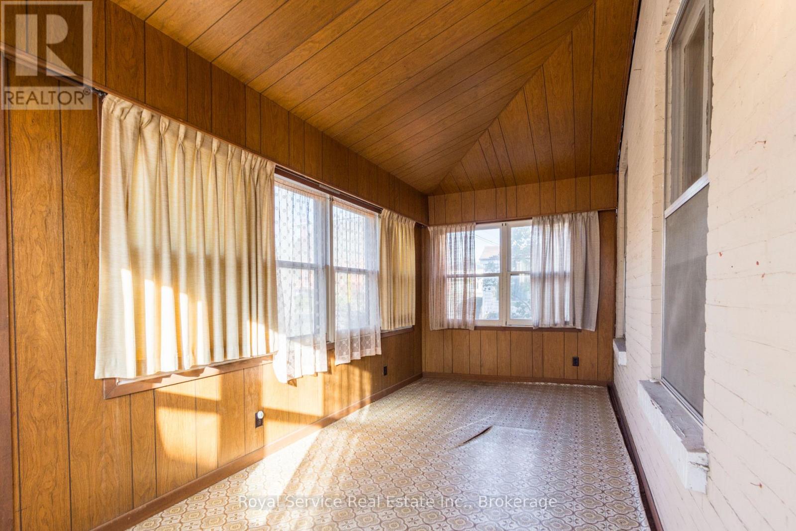 370 DIVISION STREET - 9