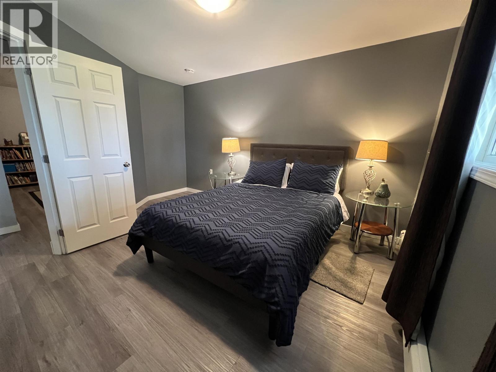 19 RAVEN CRESCENT - 32