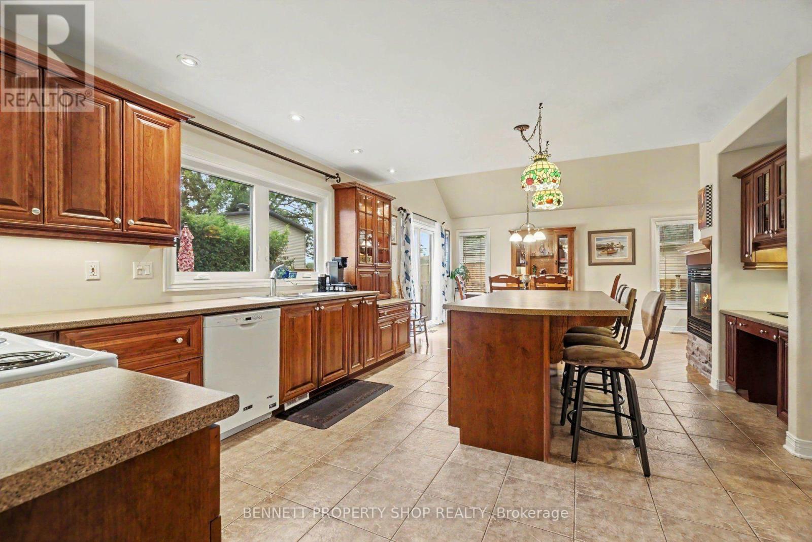 179 SANDRA CRESCENT - 11