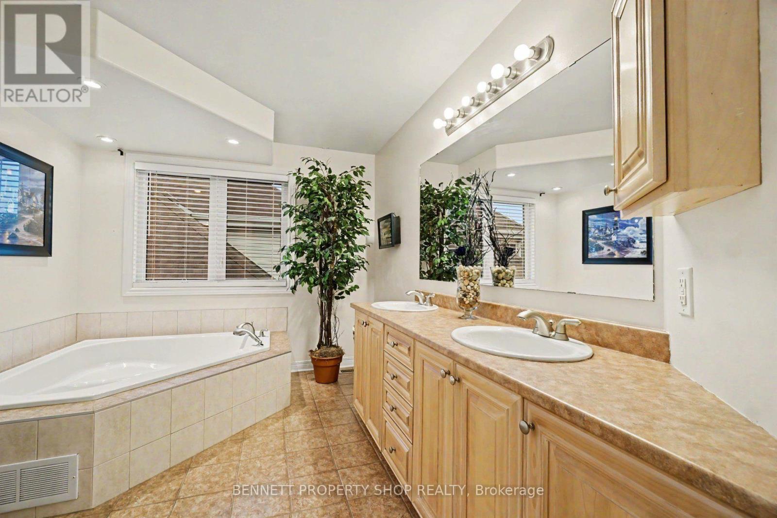 179 SANDRA CRESCENT - 16