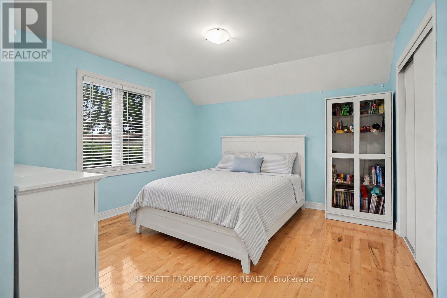 179 SANDRA CRESCENT - 21