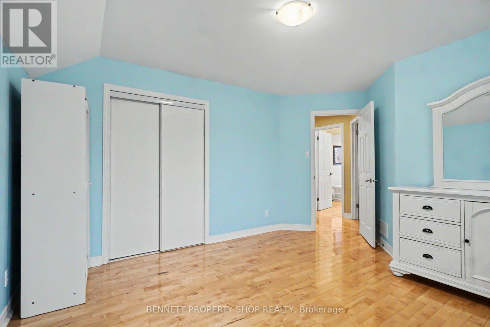179 SANDRA CRESCENT - 22