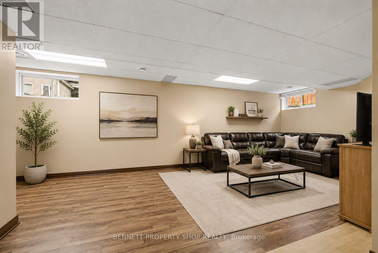 179 SANDRA CRESCENT - 23