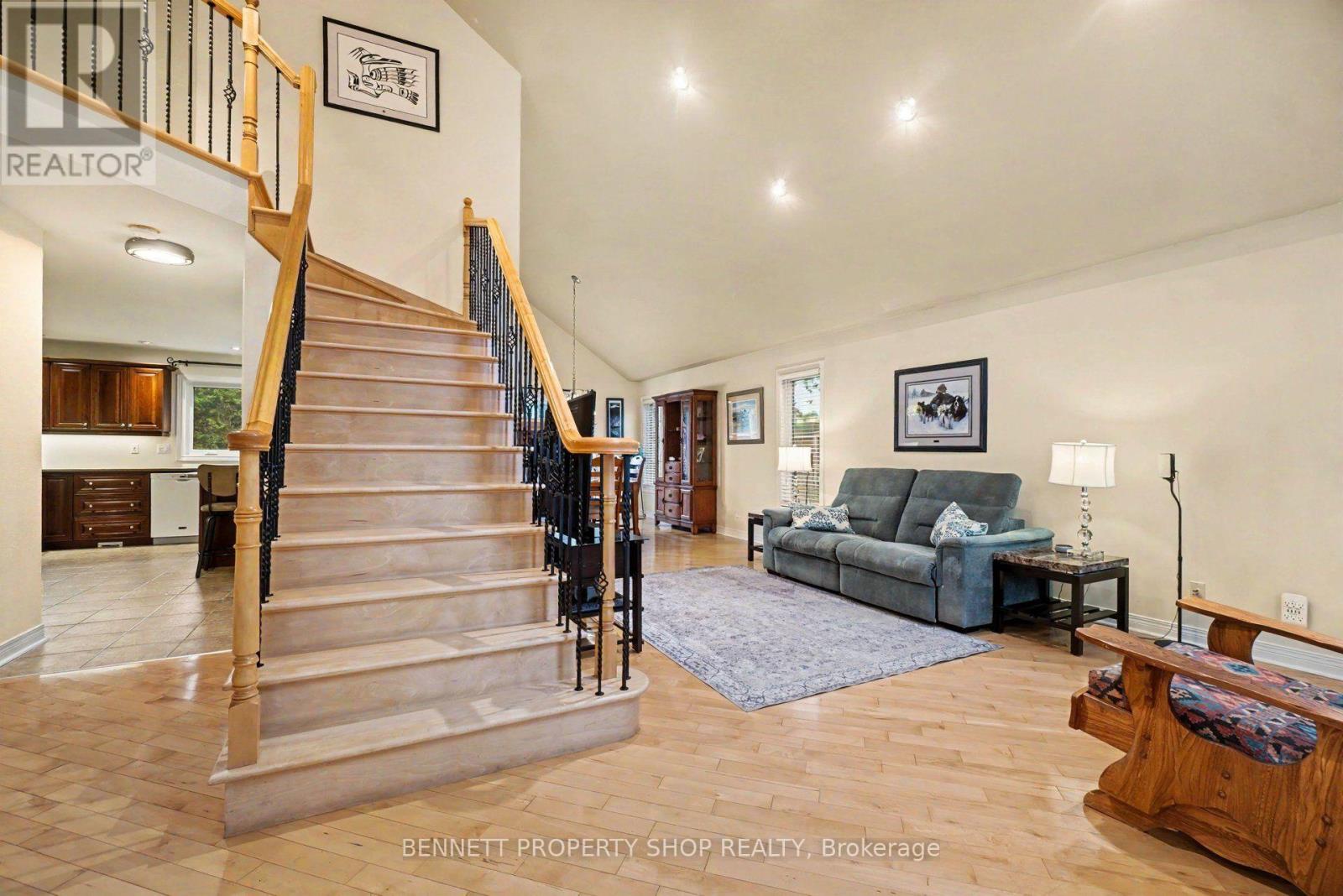 179 SANDRA CRESCENT - 3