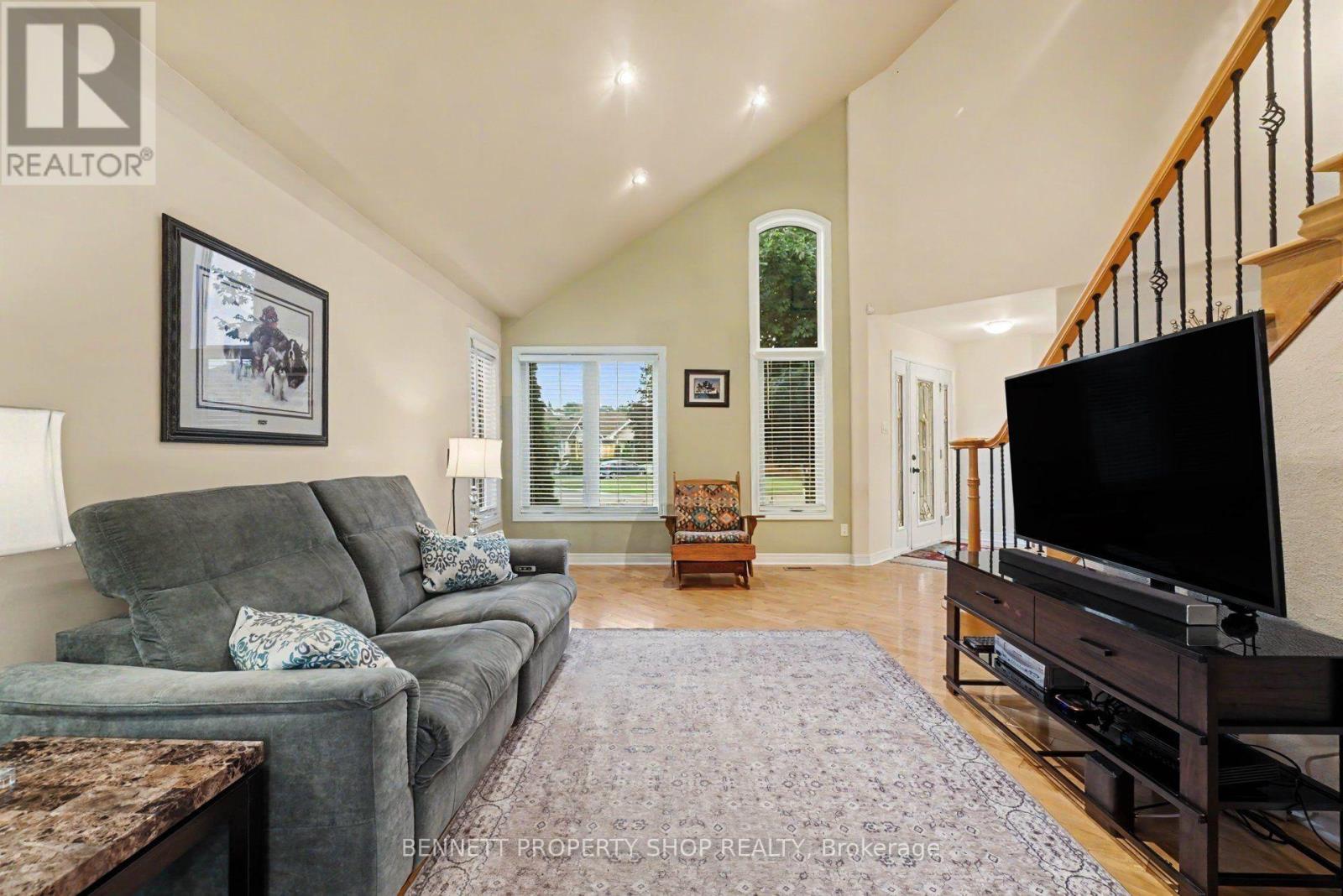 179 SANDRA CRESCENT - 4