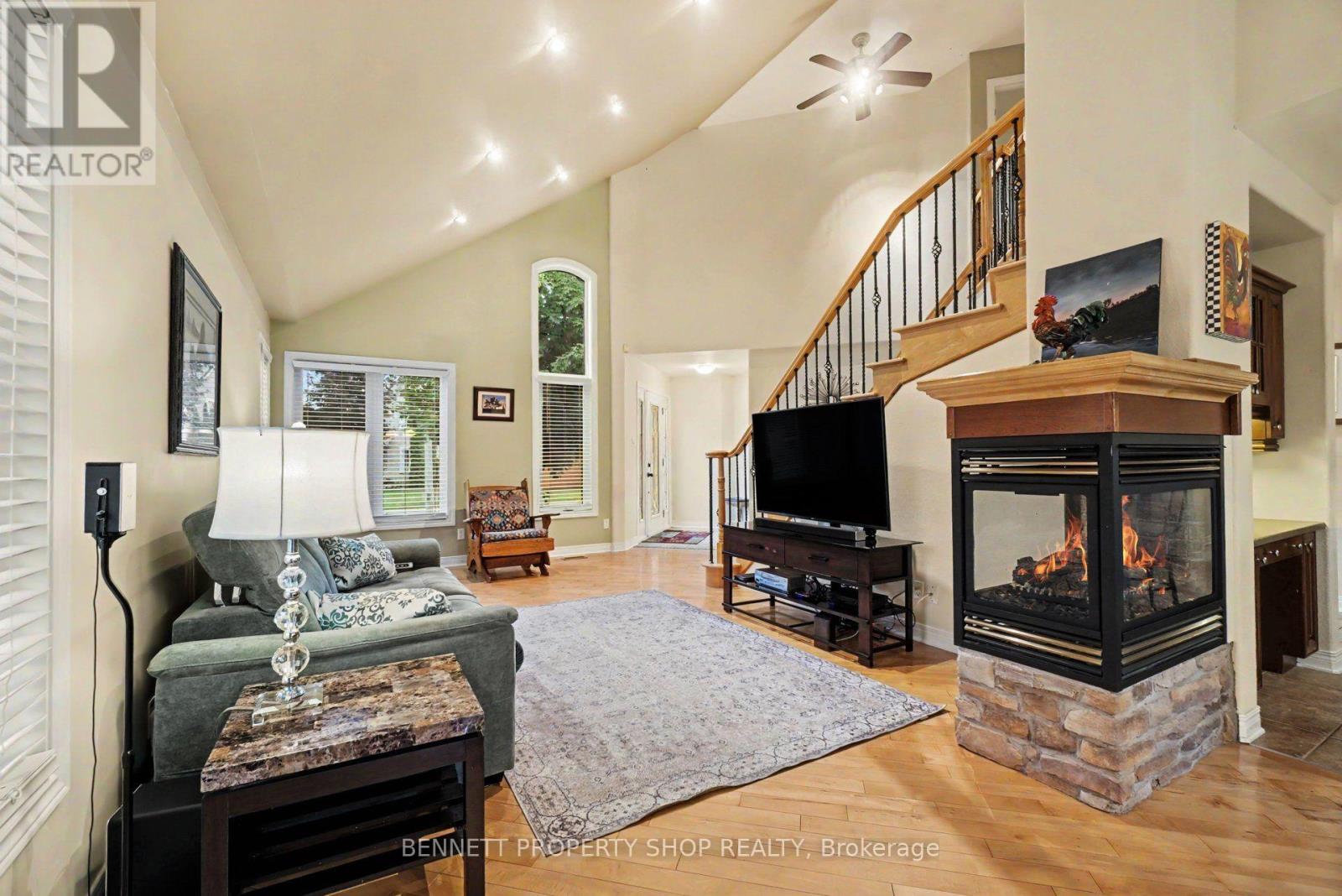 179 SANDRA CRESCENT - 6