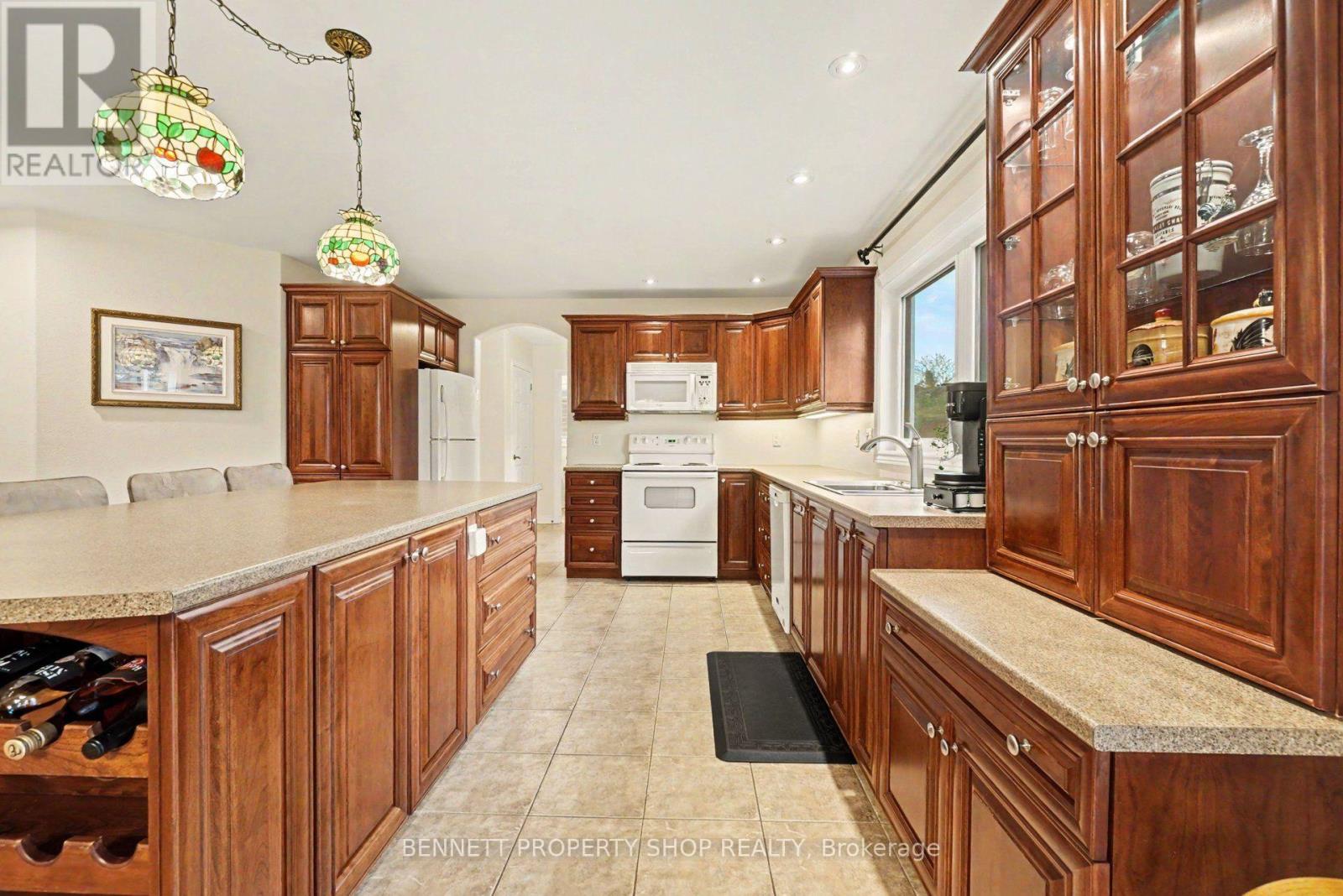 179 SANDRA CRESCENT - 7