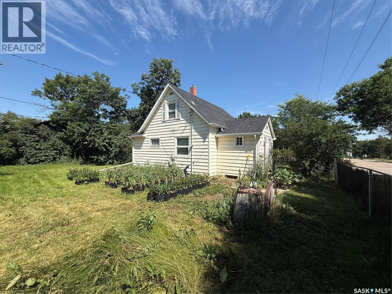 418 4TH AVENUE E - 2