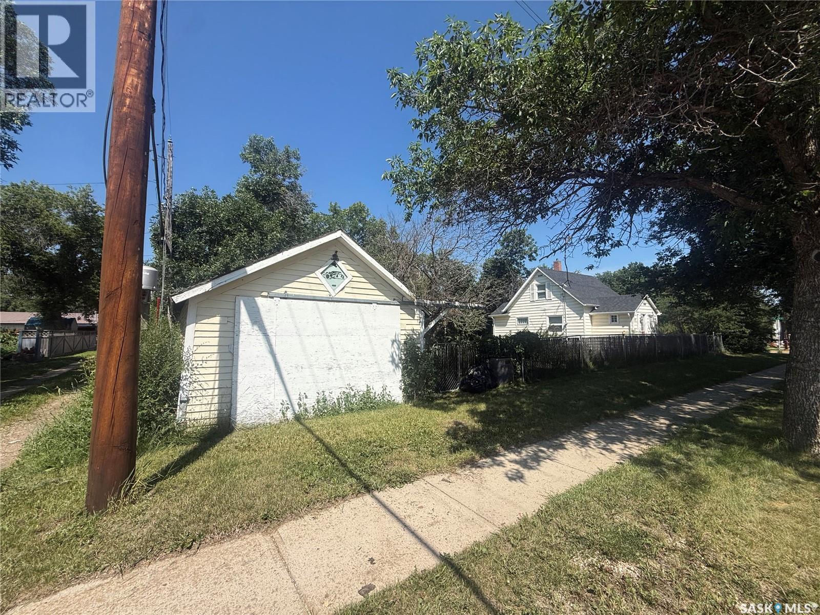 418 4TH AVENUE E - 22