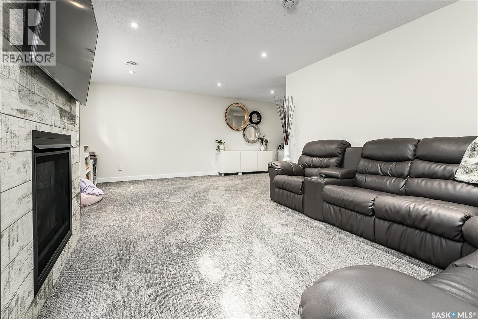 123 Hodges CRESCENT - 32