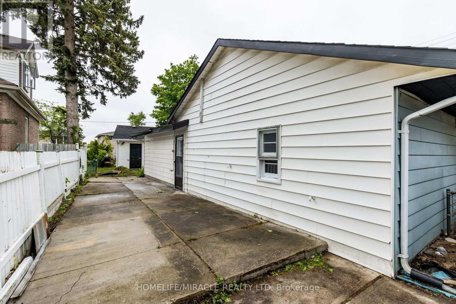 15 SPIERS CRESCENT - 50