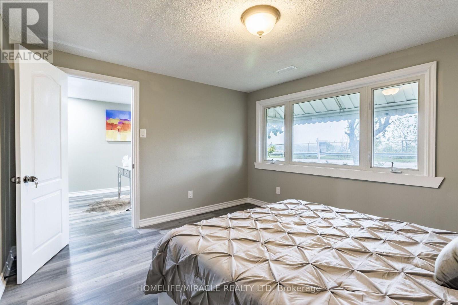 15 SPIERS CRESCENT - 31