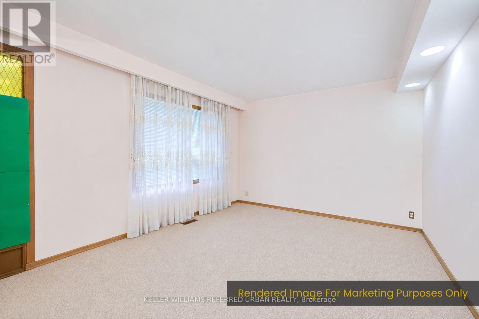 7 SAUNDERS CRESCENT - 7