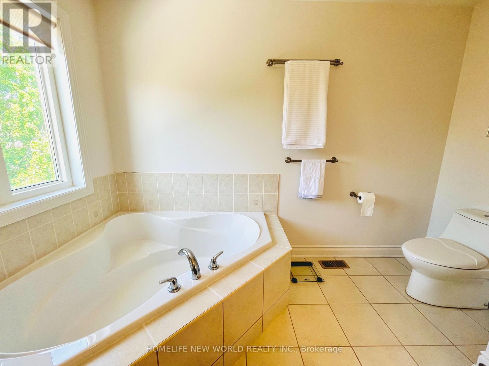325 ADMIRAL DRIVE - 18