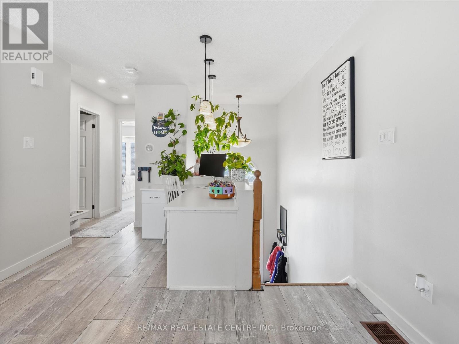 318 SHELBURNE PLACE - 19