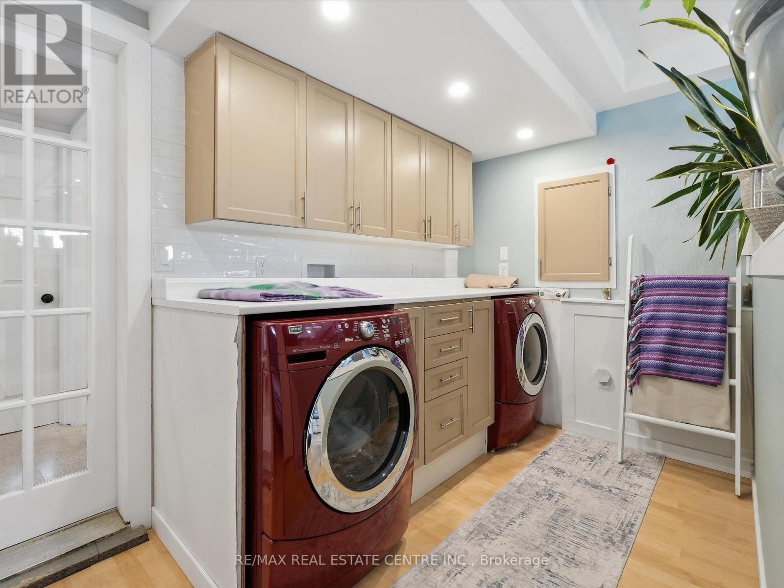 318 SHELBURNE PLACE - 25