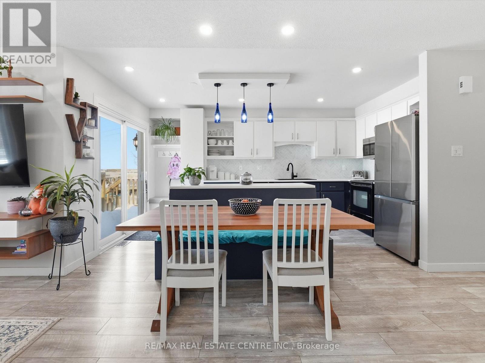 318 SHELBURNE PLACE - 3
