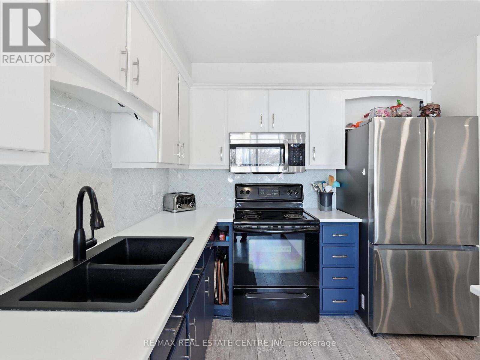 318 SHELBURNE PLACE - 6