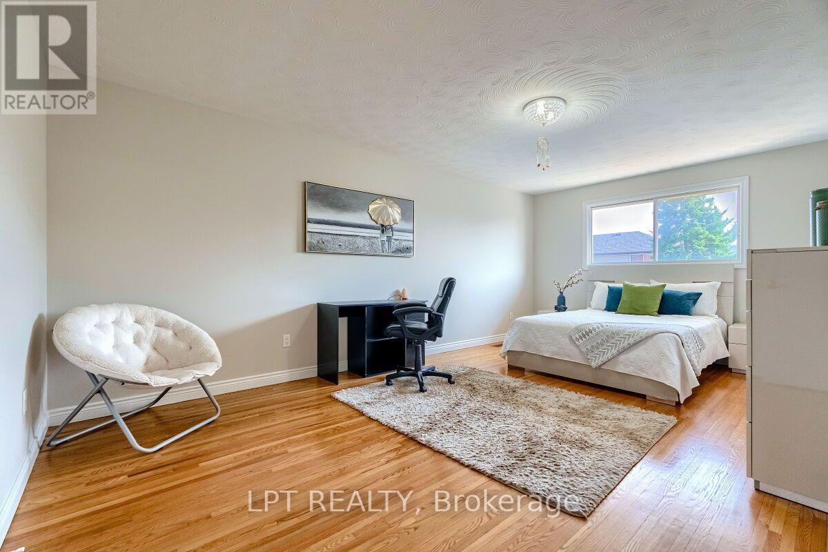 16 VOGUE COURT - 27