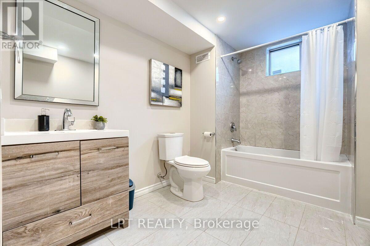 16 VOGUE COURT - 43