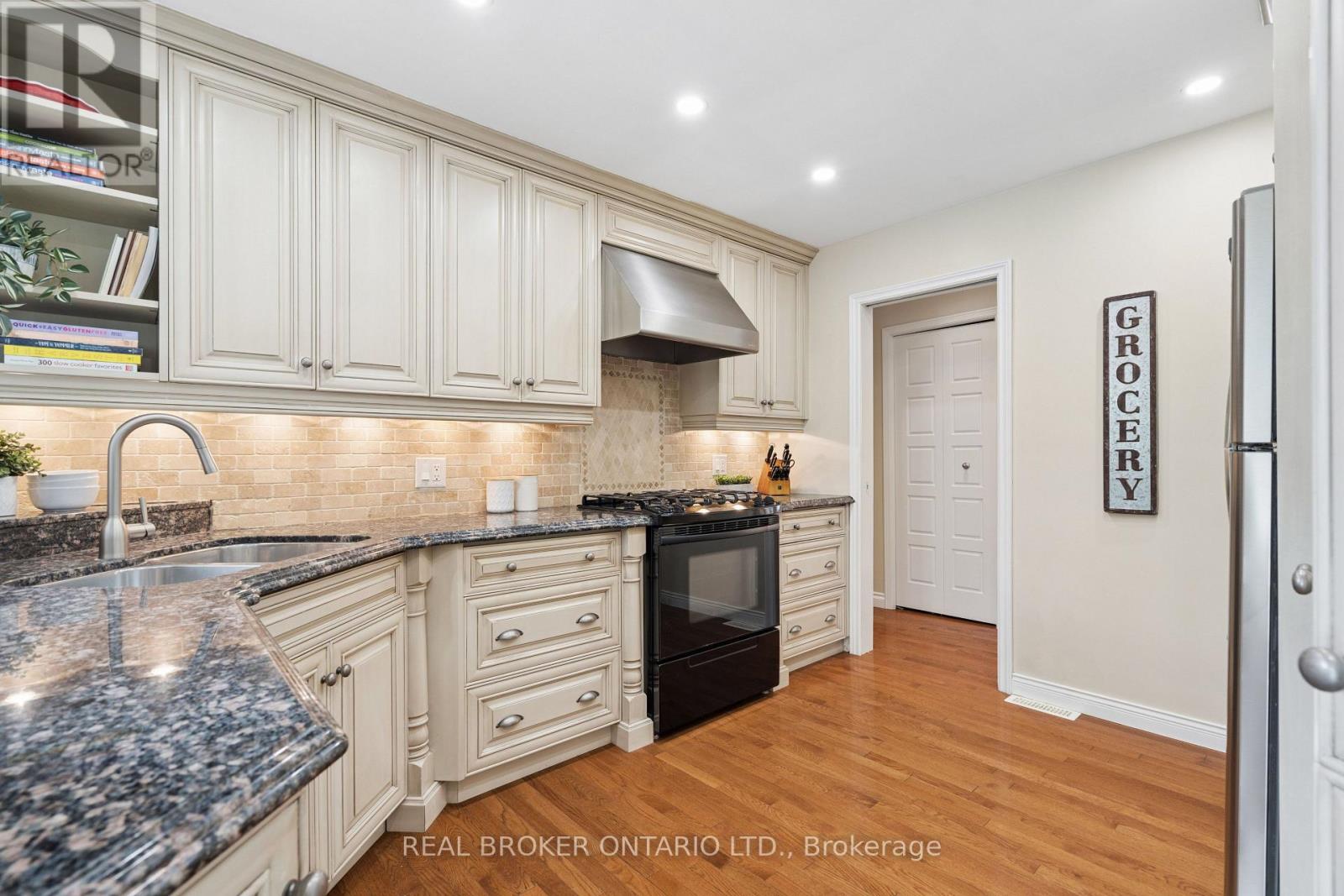 254 SOUTHWOOD DRIVE - Image 16