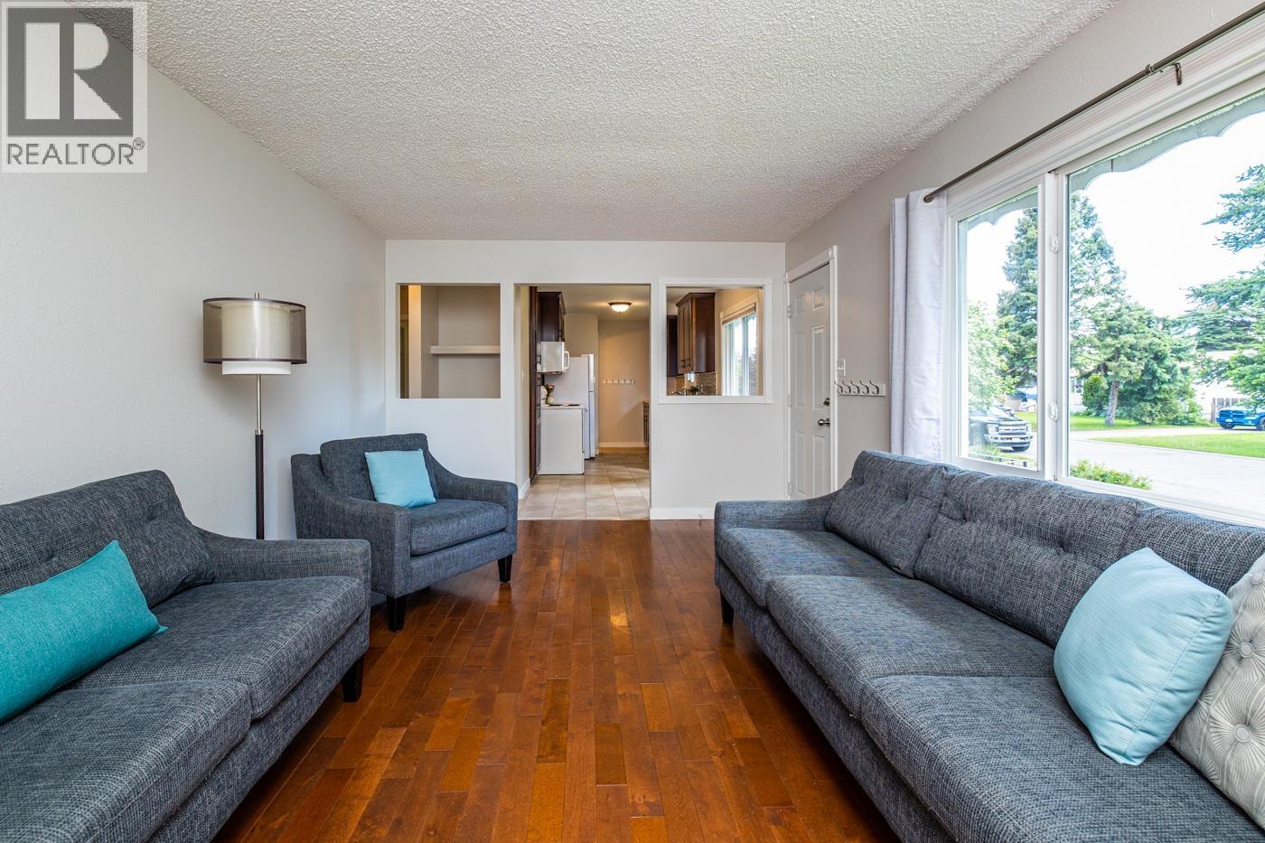 7889 QUEENS CRESCENT - Image 7