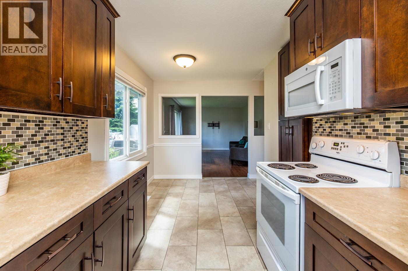 7889 QUEENS CRESCENT - Image 4