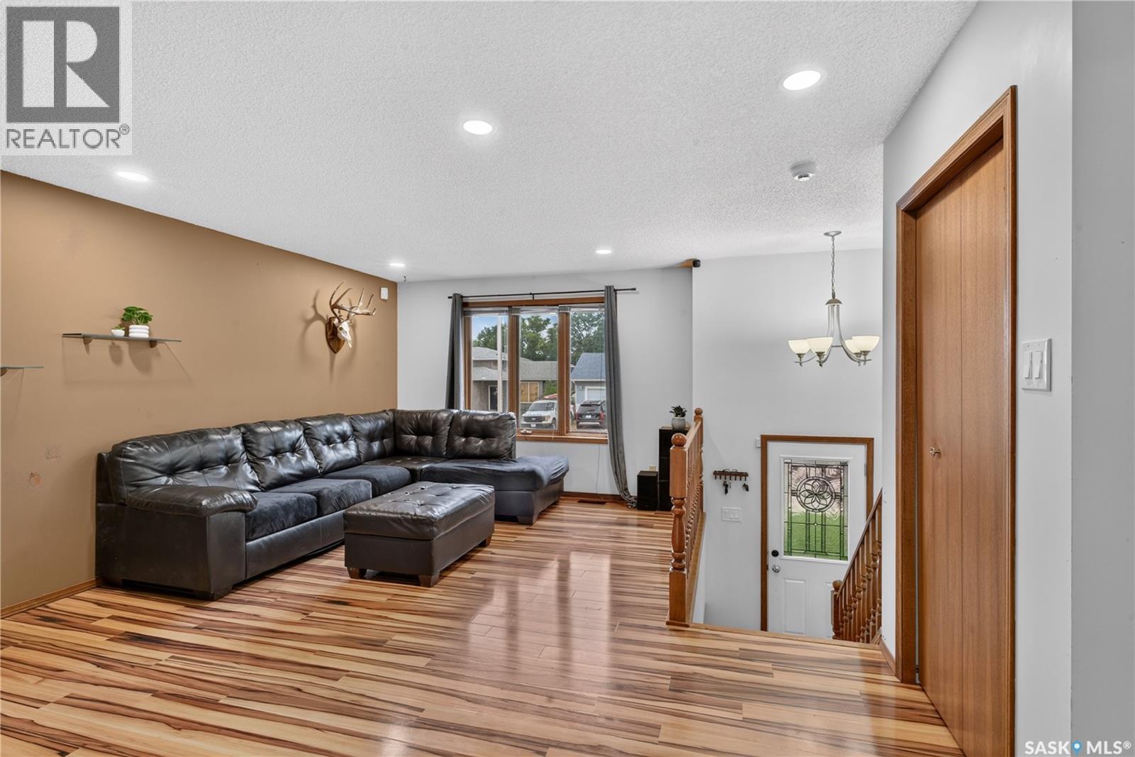 417 Fehr CRESCENT - Image 2