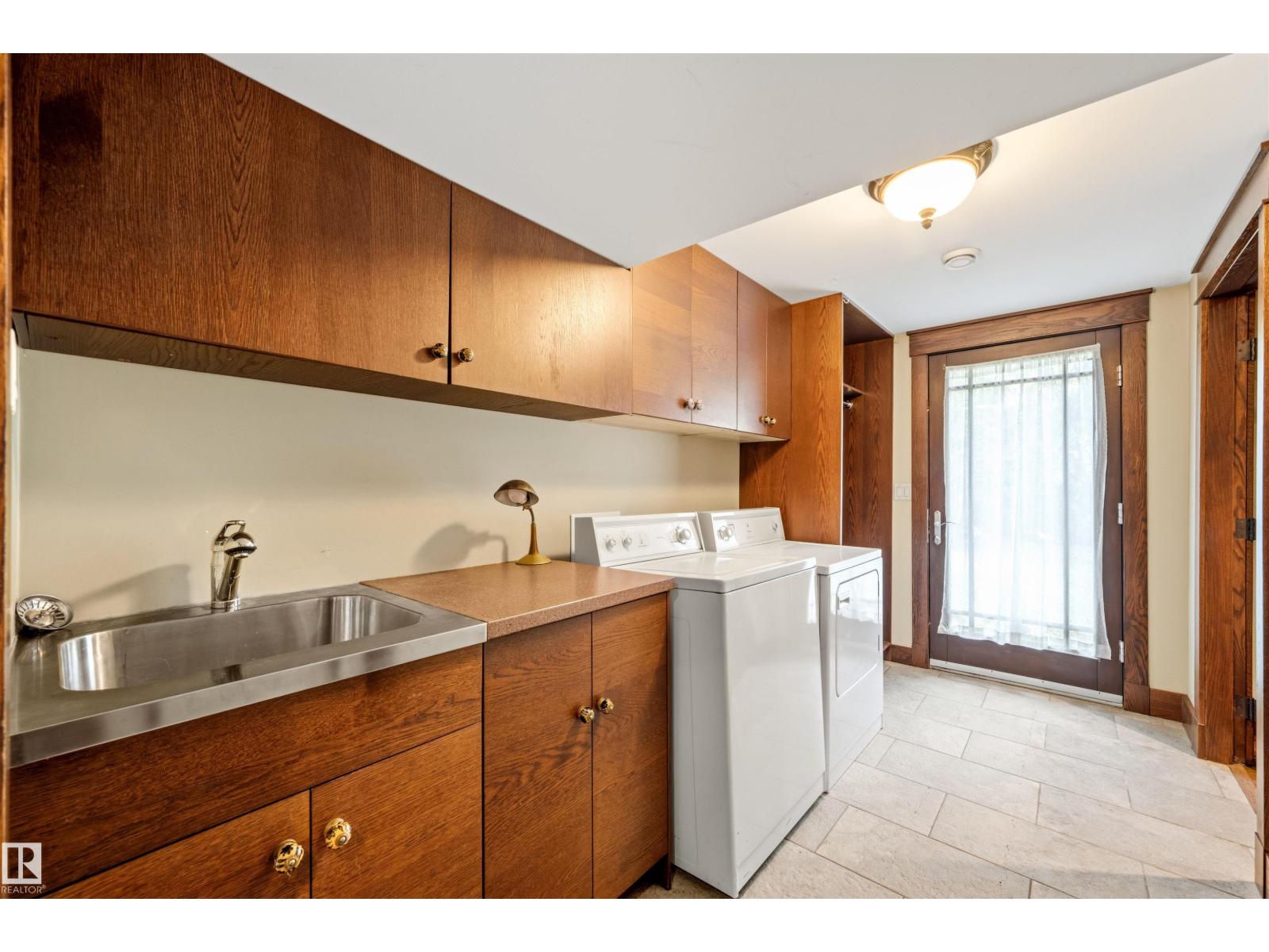 9652 86 AV NW - 39