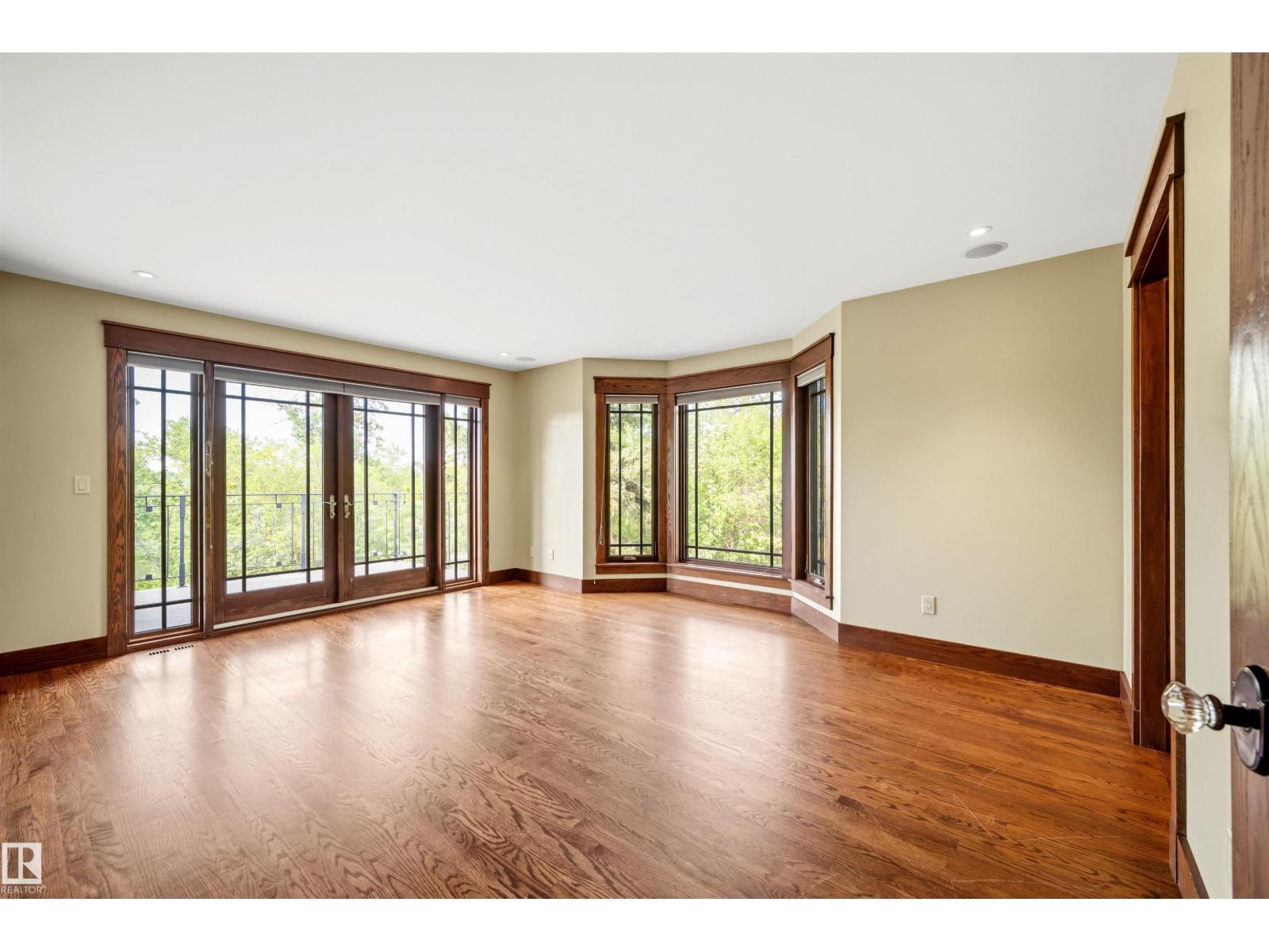 9652 86 AV NW - 23