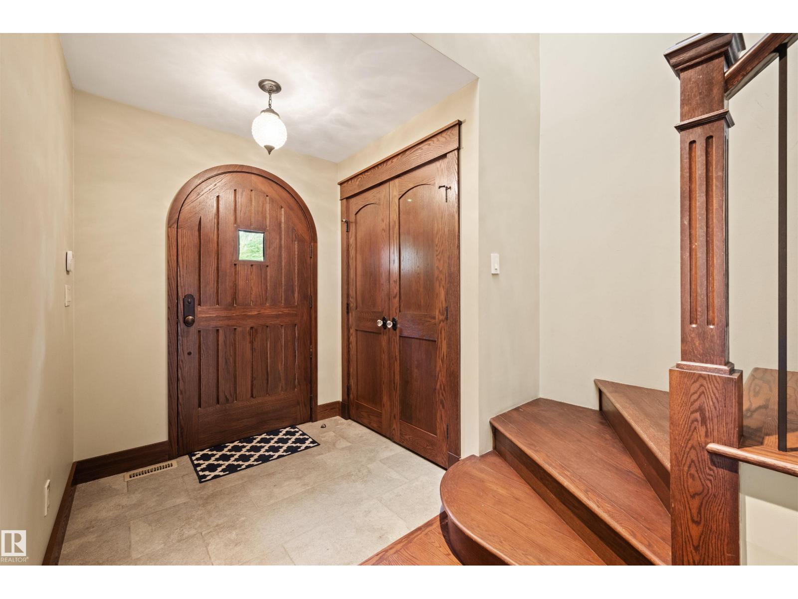 9652 86 AV NW - 7