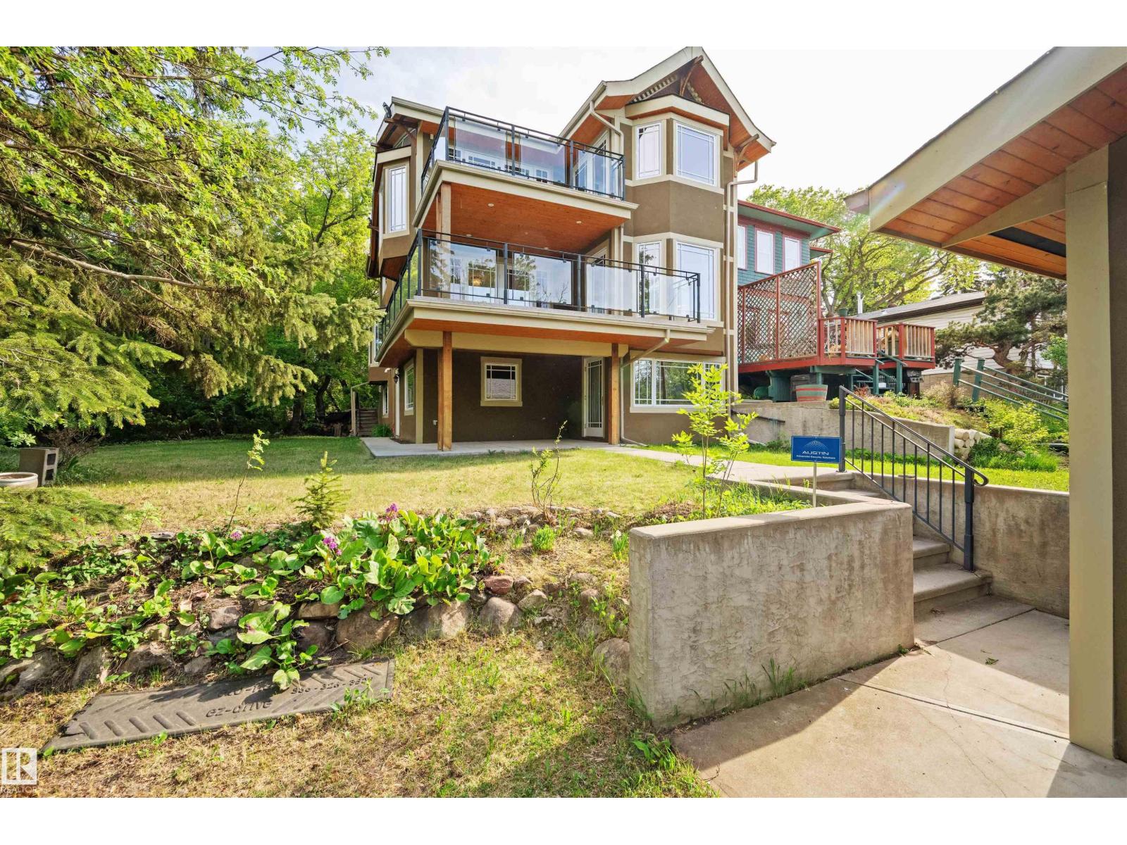 9652 86 AV NW - 1