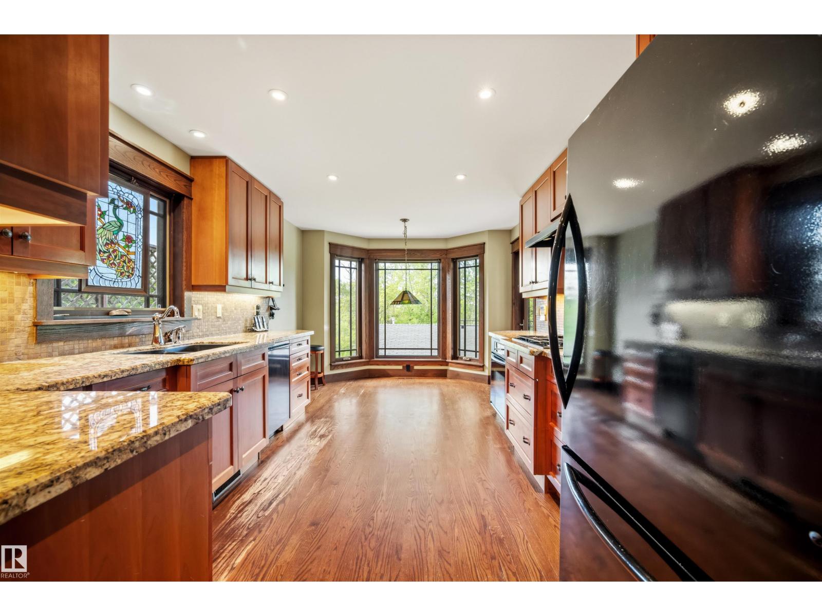 9652 86 AV NW - 12