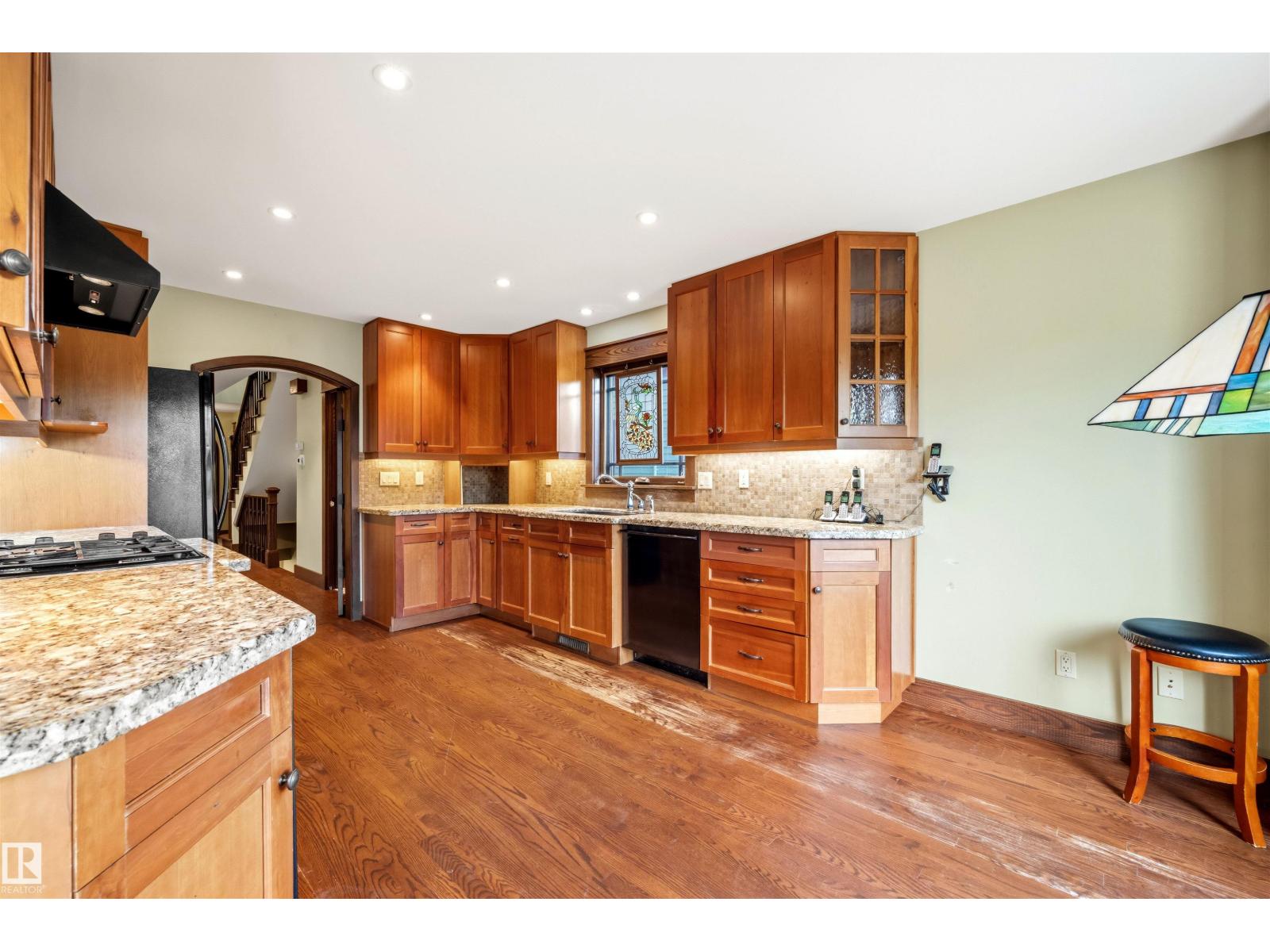 9652 86 AV NW - 13