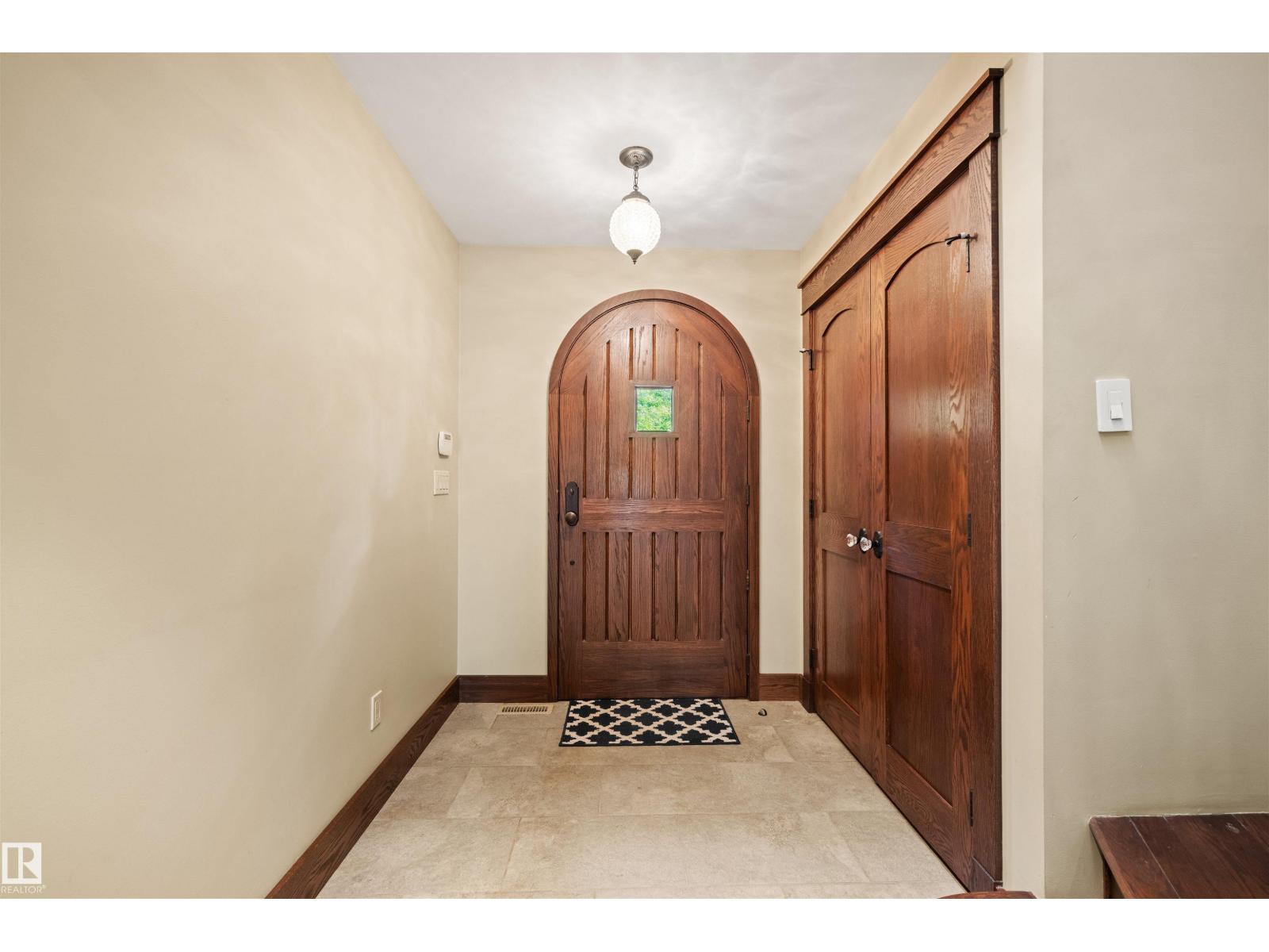 9652 86 AV NW - 6