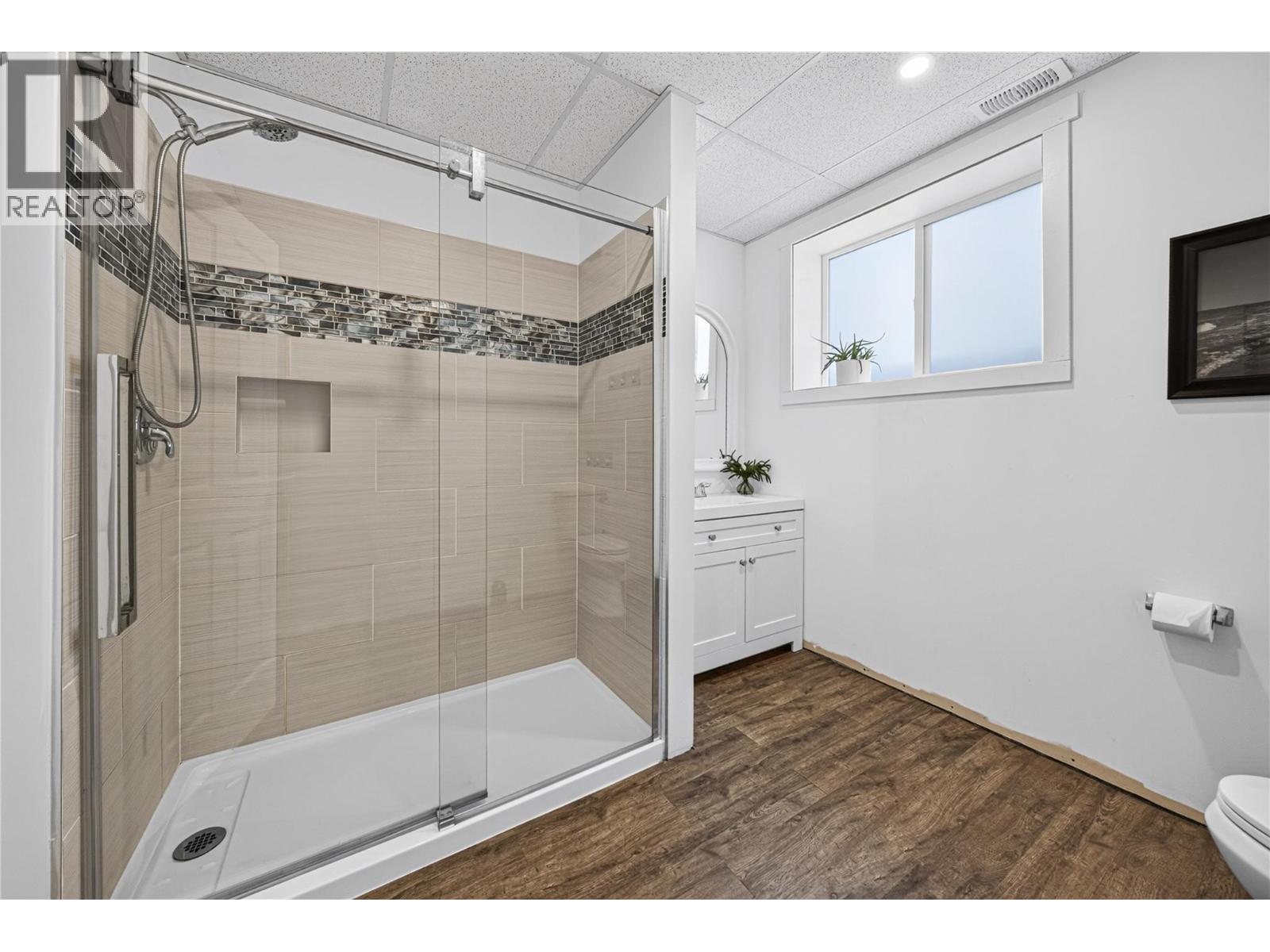 34 Dawson Crescent - 36