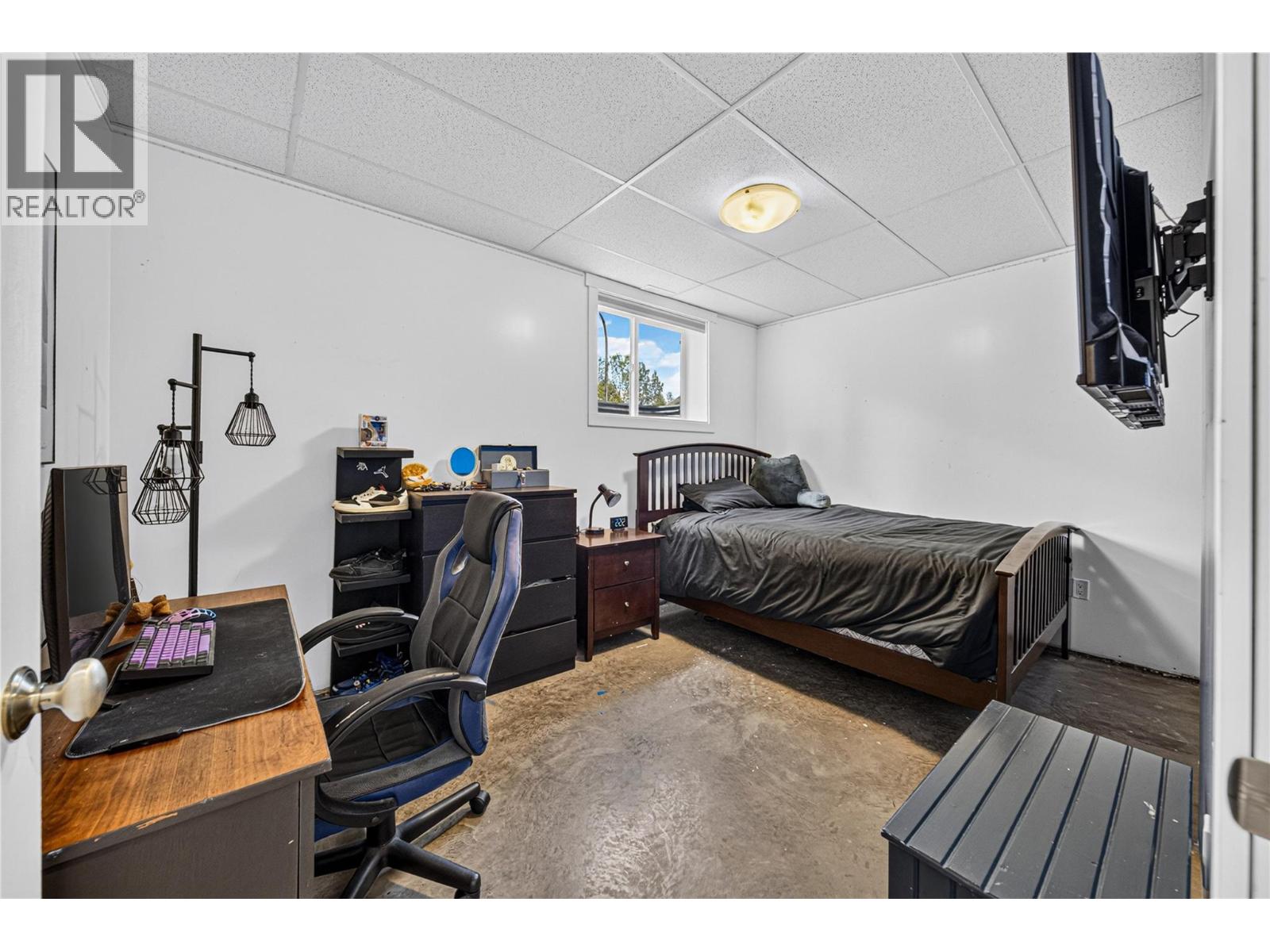 34 Dawson Crescent - 38