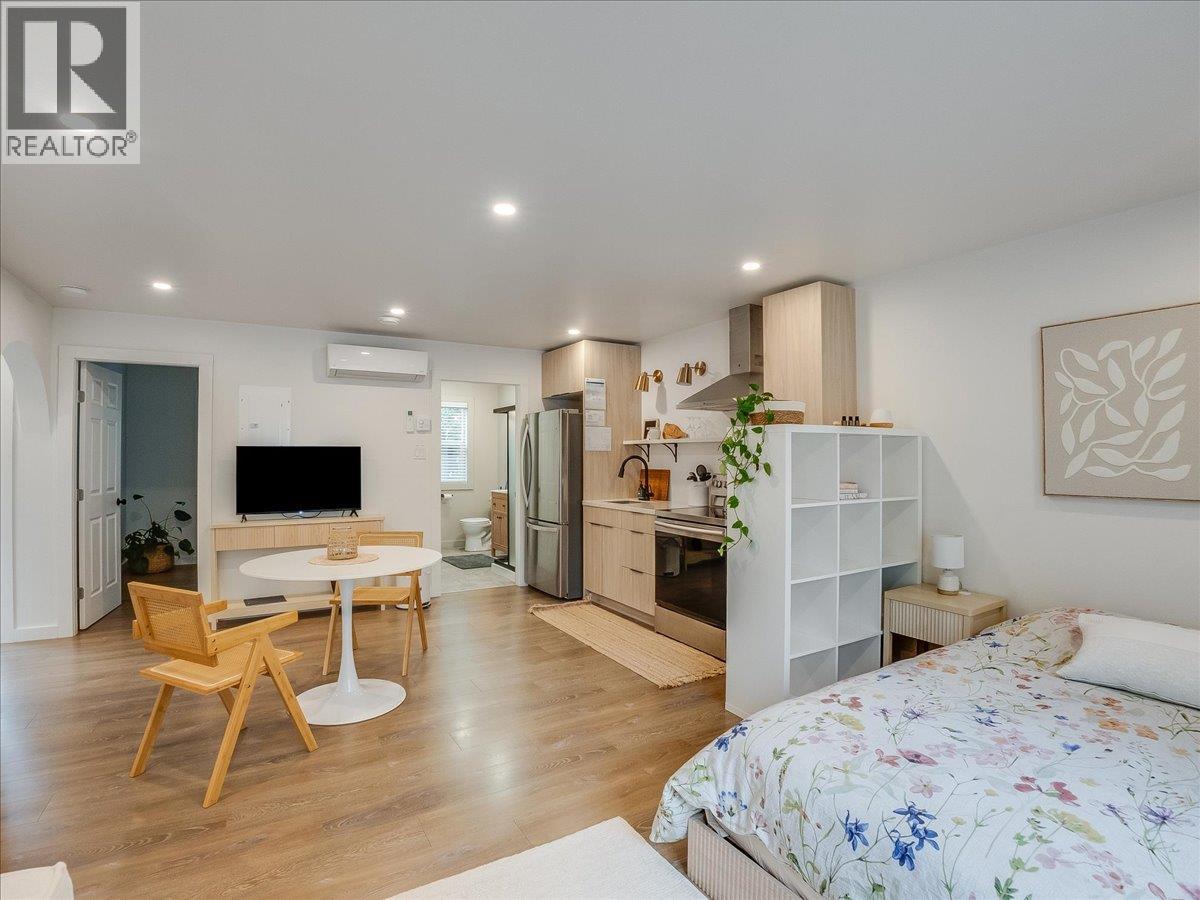 2116 Columbia Avenue - 44