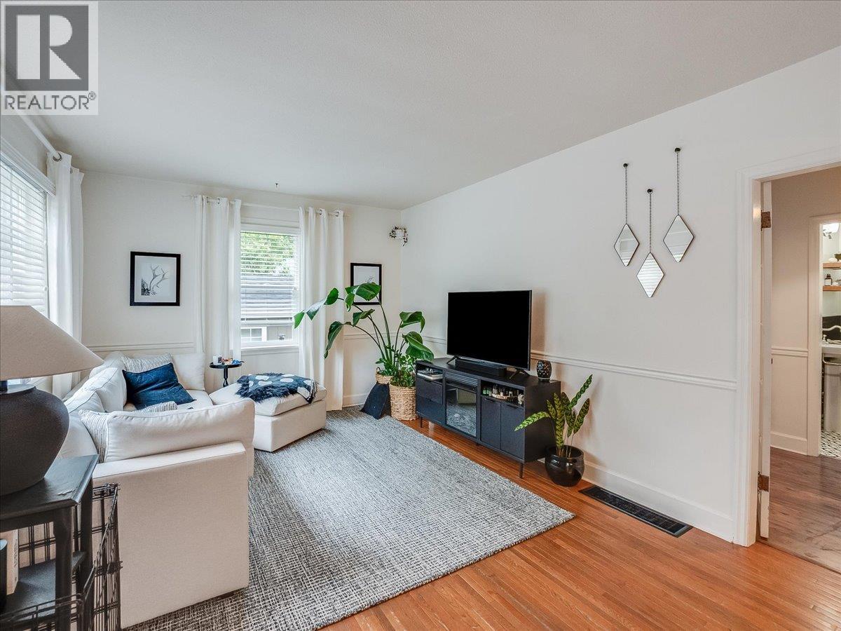 2116 Columbia Avenue - 9