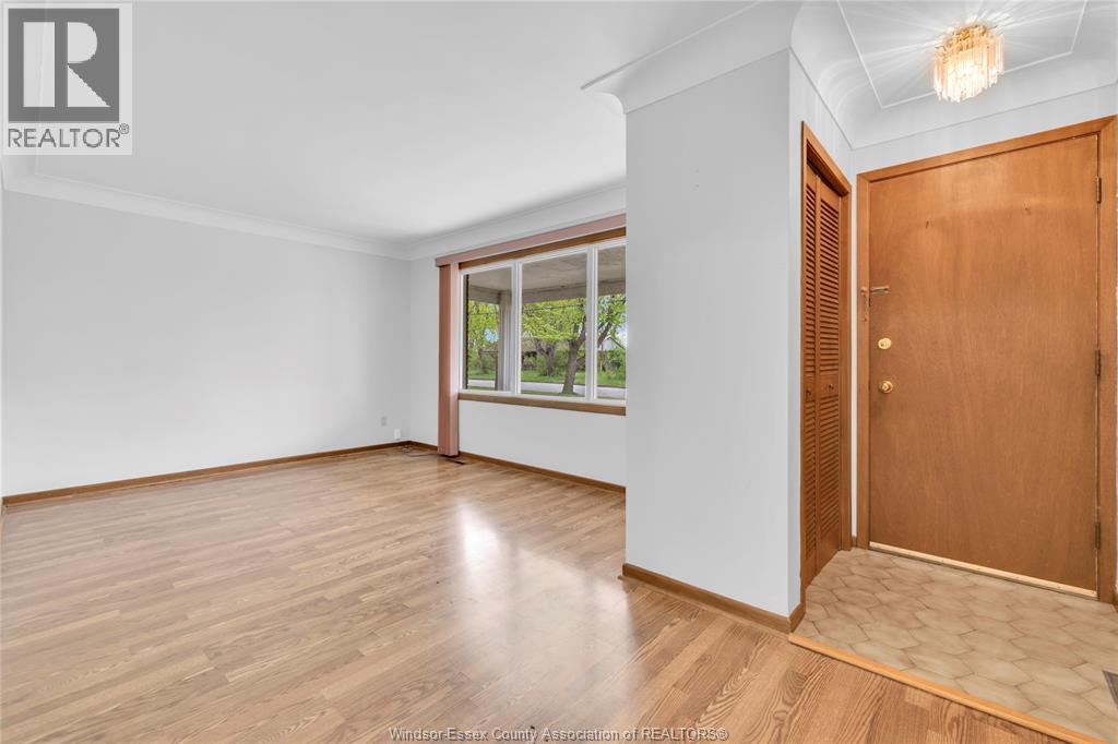 4650-4666 CABOTO DRIVE - 22