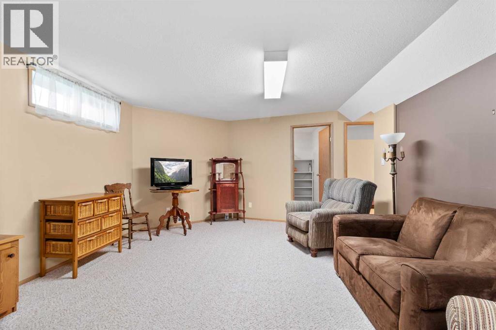 #38 2821 Botterill Crescent - 24