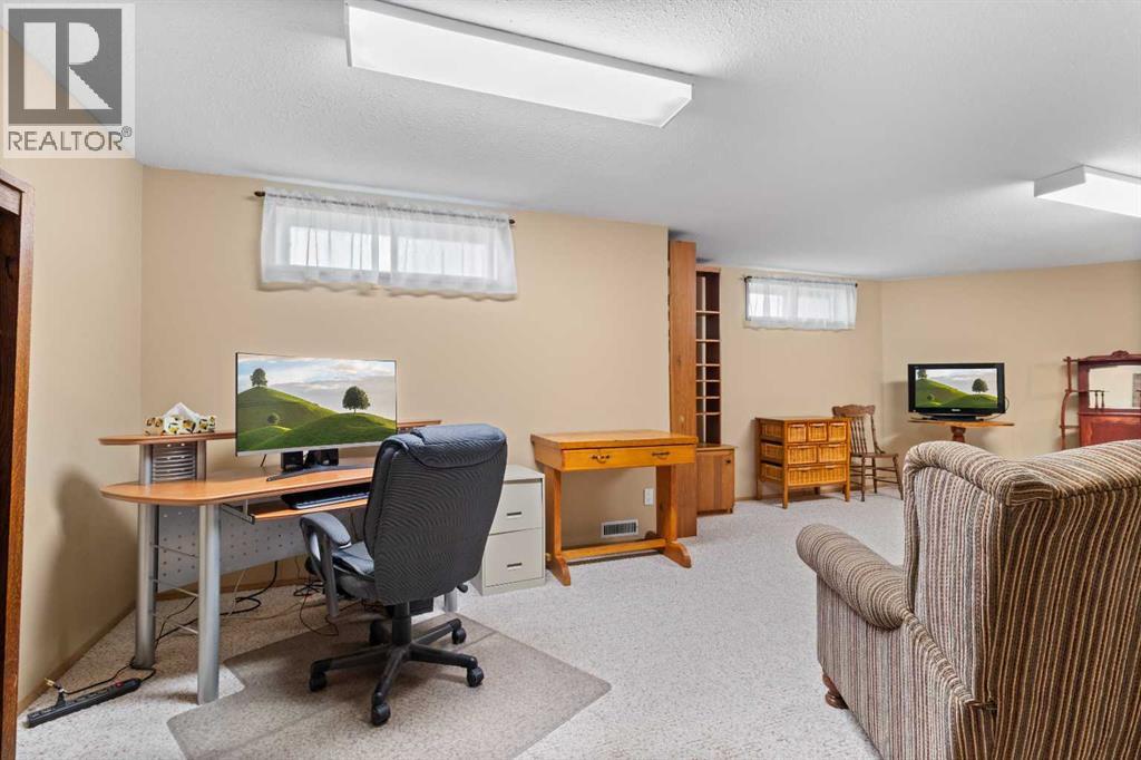 #38 2821 Botterill Crescent - 23