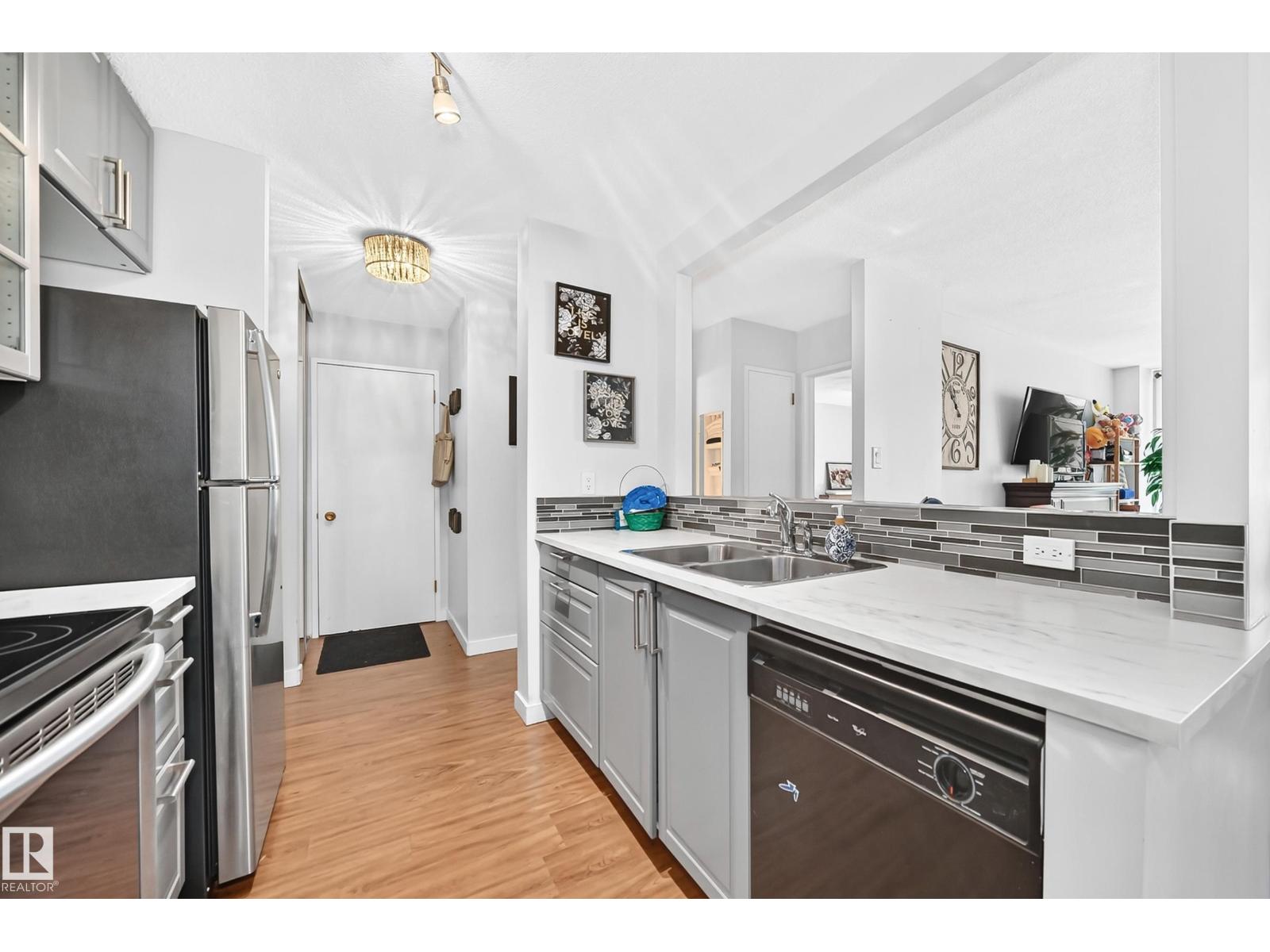 #407 9835 113 ST NW - 10