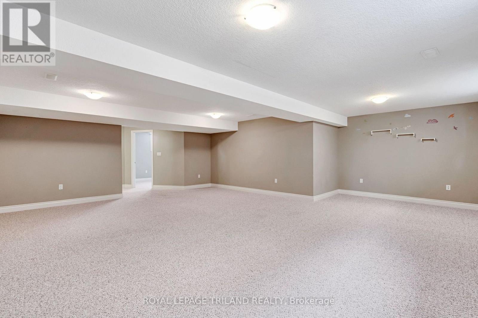 35 CASSIE CRESCENT - Image 32