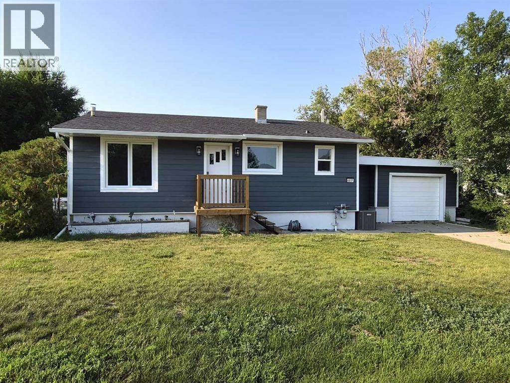 4931 54 Avenue - 2