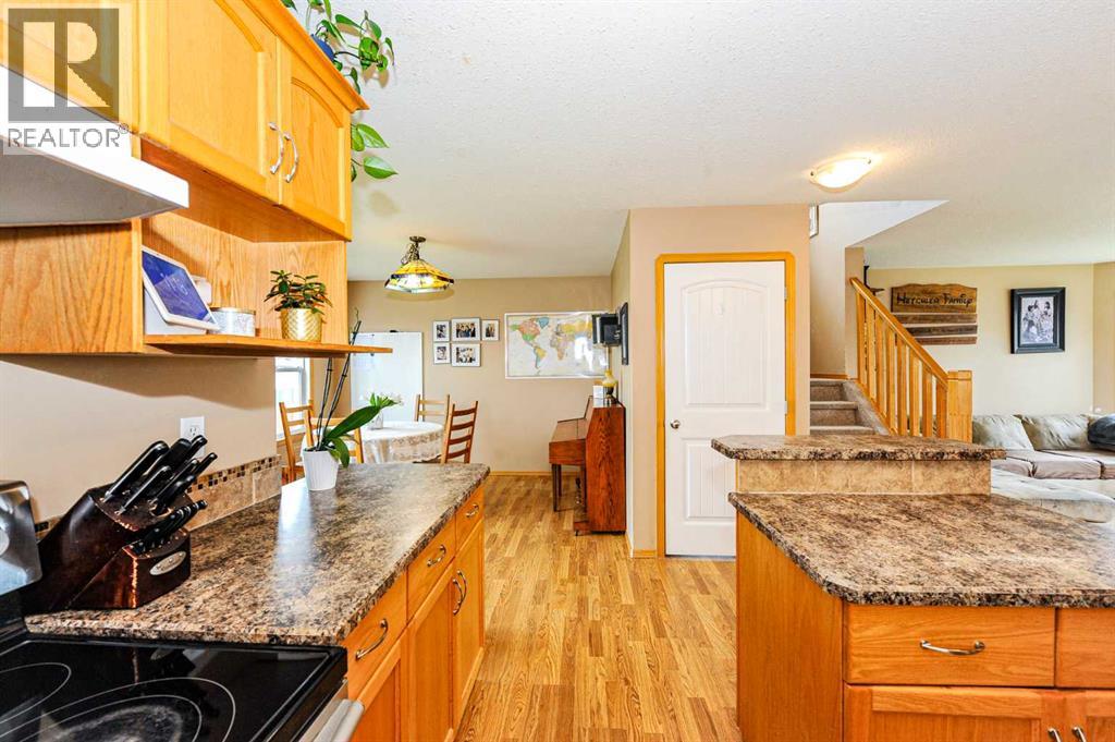 7310 46 Avenue - 11