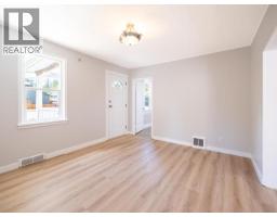 Primary Bedroom - 5198 Manson Ave, Powell River, BC V8A3P1 Photo 9