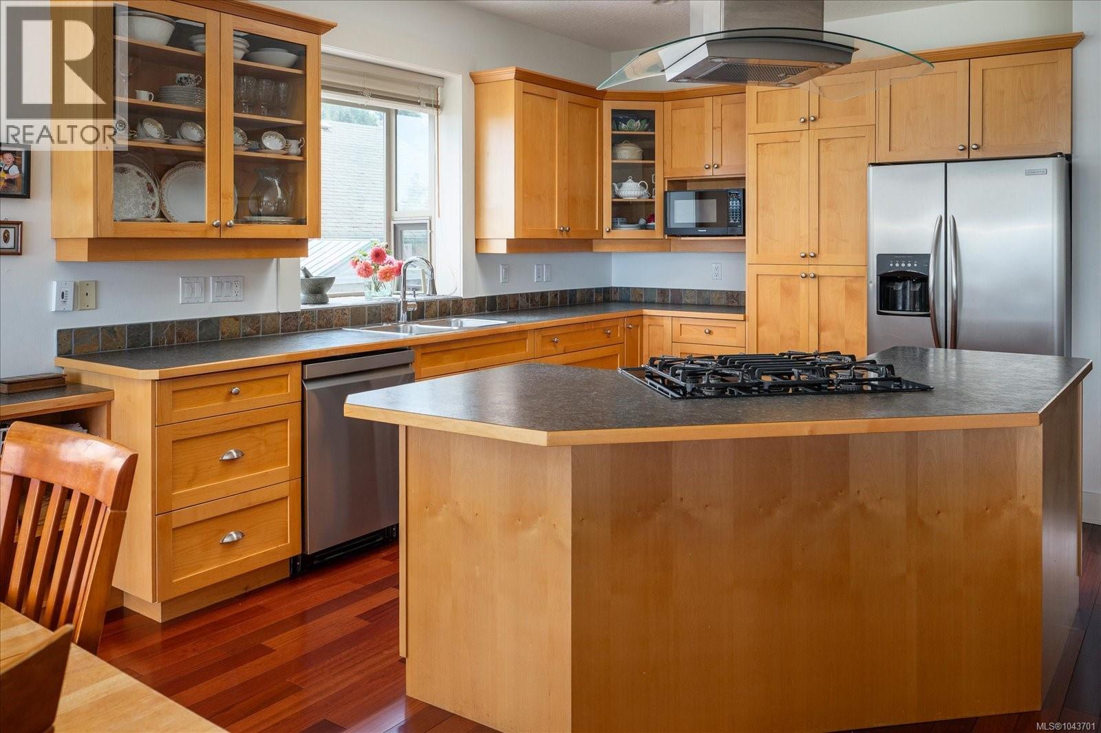 517 Douglas St - 11