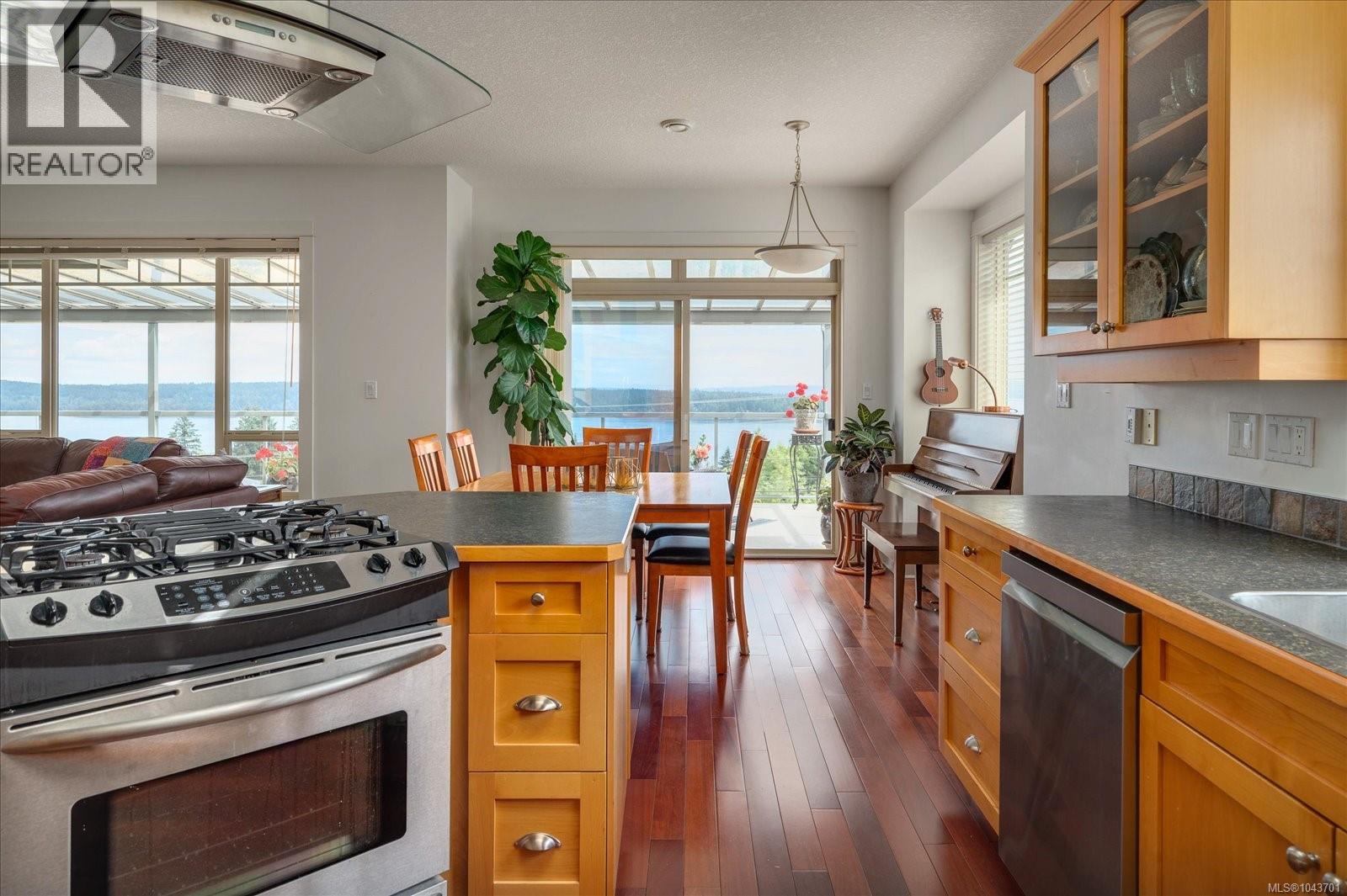 517 Douglas St - 13
